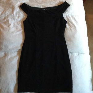 Black bodycon off-the-shoulder dress